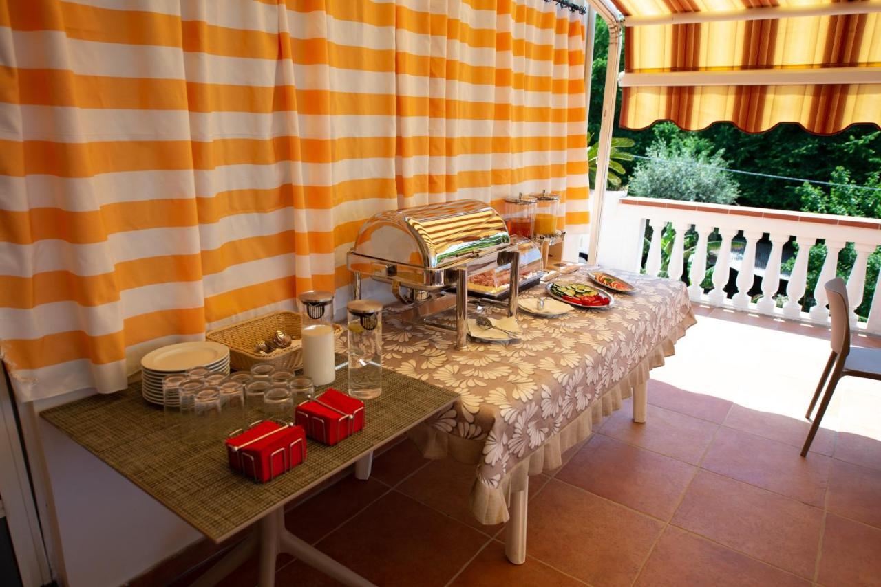 Esterita Bed & Breakfast *